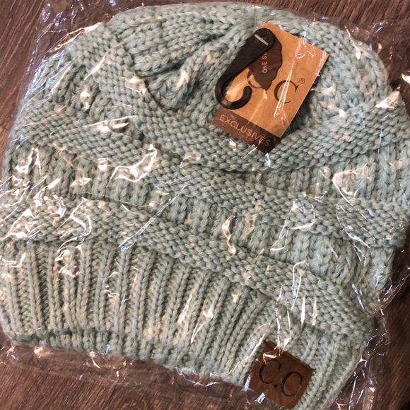 Light blue c.c. Beanie - Picture 2 of 2